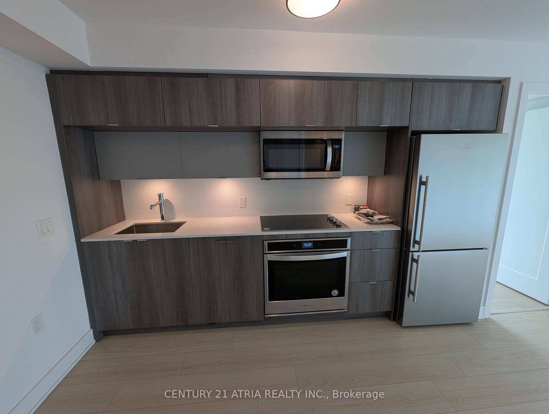This luxury 2 Bedroom and 2 Full Bathroom condo suite offers 839 square feet of open livingspace.