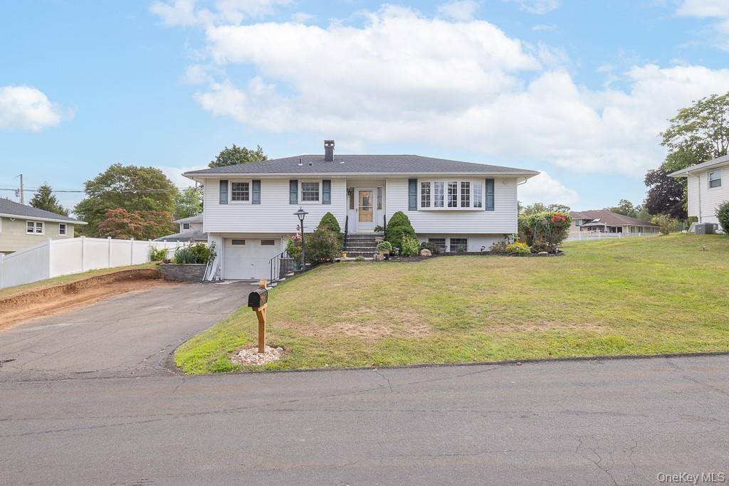 Beautiful Expanded Ranch !
