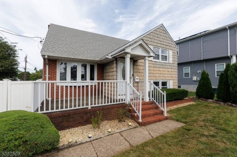 Custom Split level featuring spacious living room, modern e i kitchen, 3 bedrooms,, 3 full baths recreation room walkup attic with jacuzzi, attached garage plus two outside parking spaces, finished ...