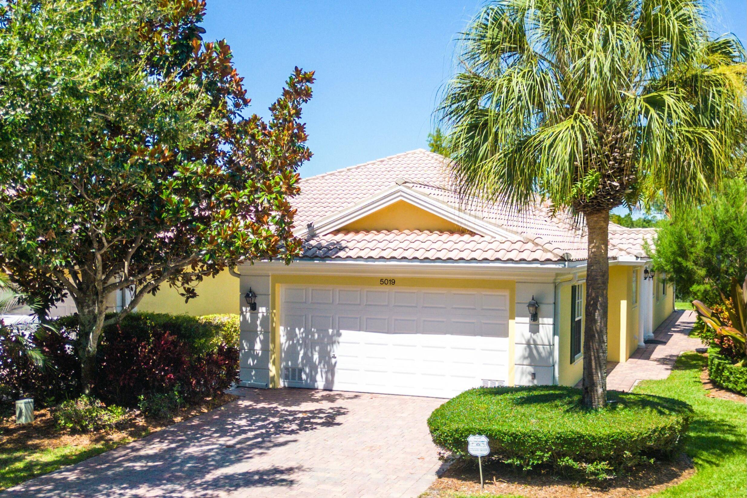 Welcome home to this beautifully maintained CBS block single story townhome in Magnolia Bay offering a luxurious lifestyle.