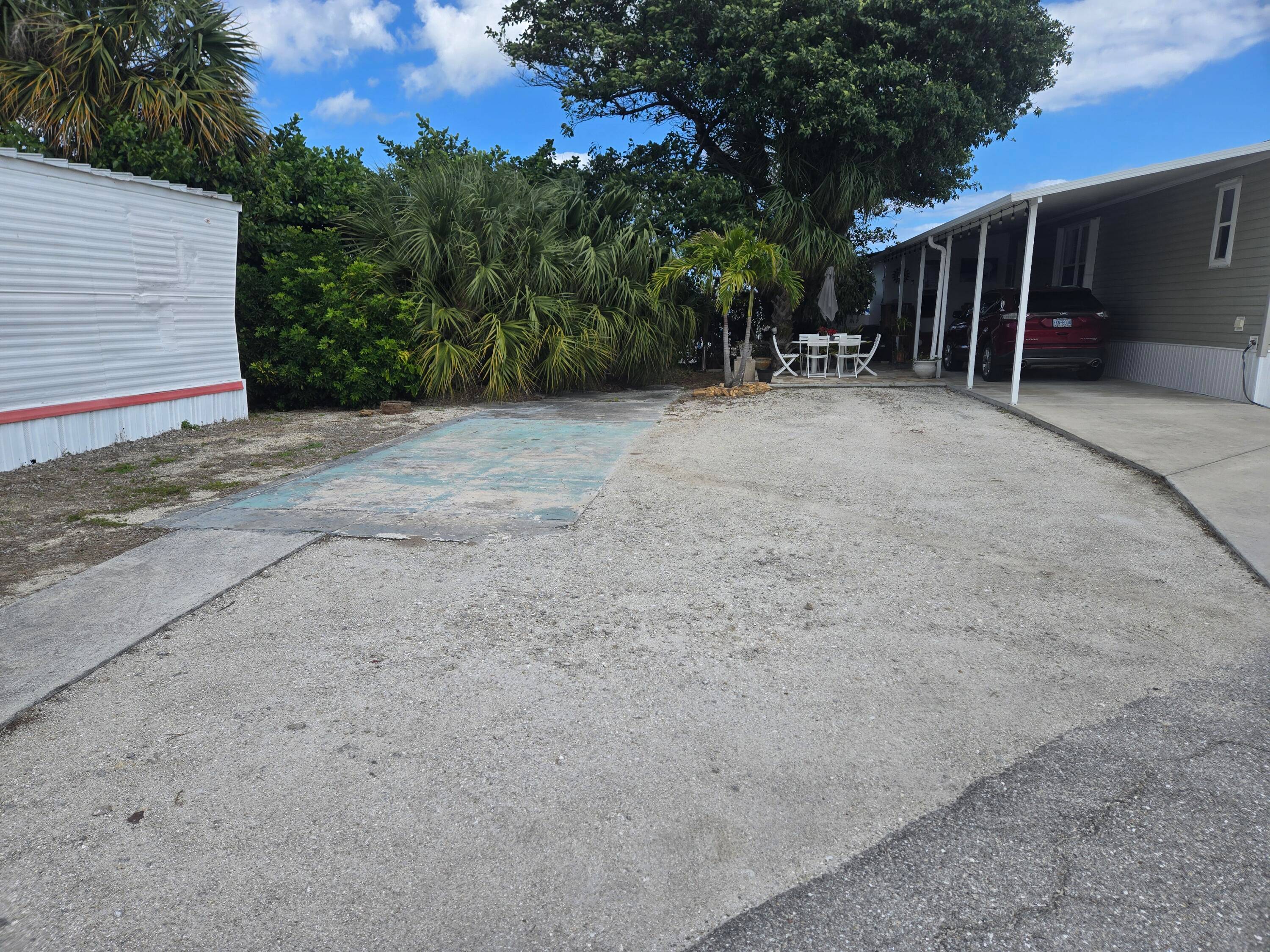 This is a spectacular lot on the water, with a very low HOA payment of 160.