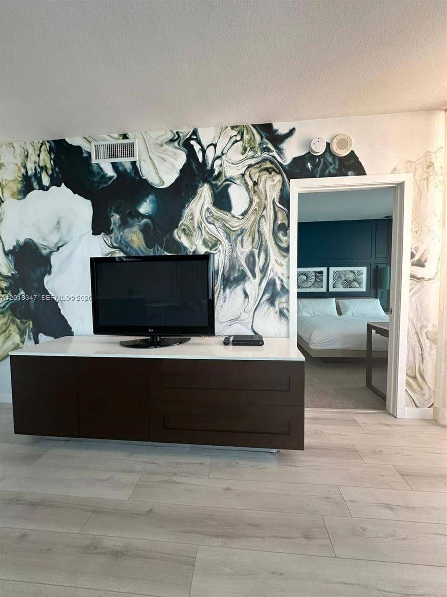 Unique combined residence in condo hotel program with stunning direct ocean and intracoastal views from the 20th floor.