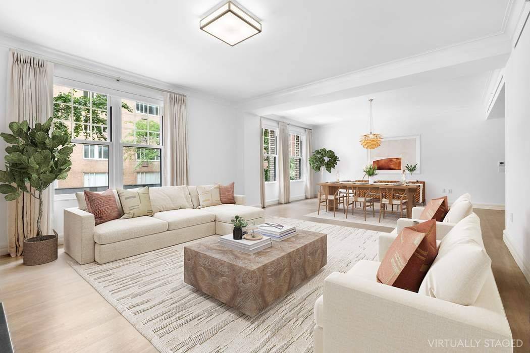 Perfectly located in the very heart of the Upper East Side, this wonderful residence offers the flexibility of a luxury boutique condominium and the sensibility of a prewar cooperative.