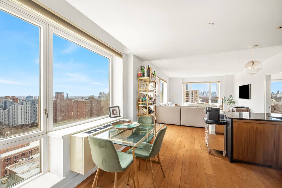 This elegant 2 bedroom 2.