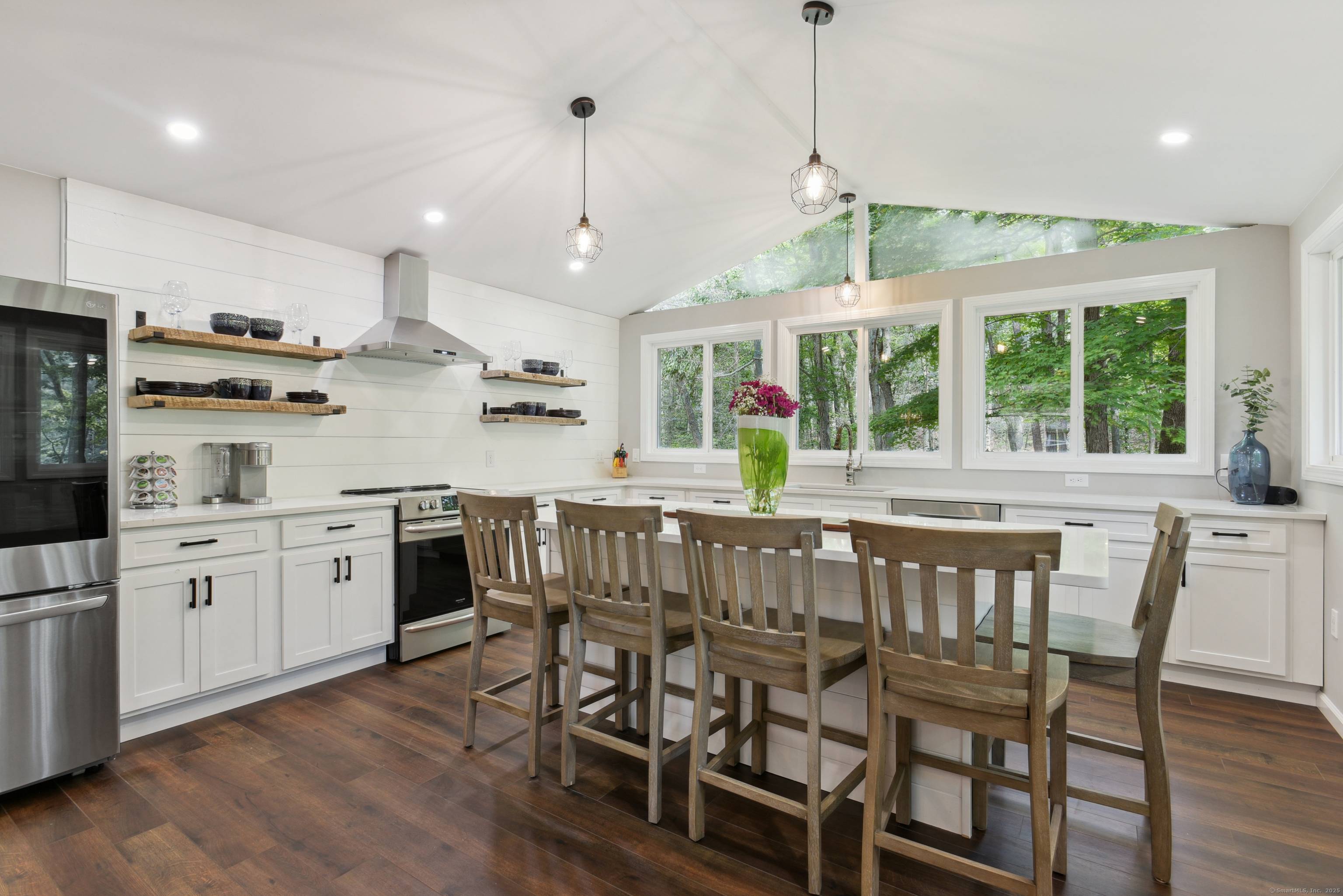 Beautifully decorated fully furnished 4 bedroom academic rental.