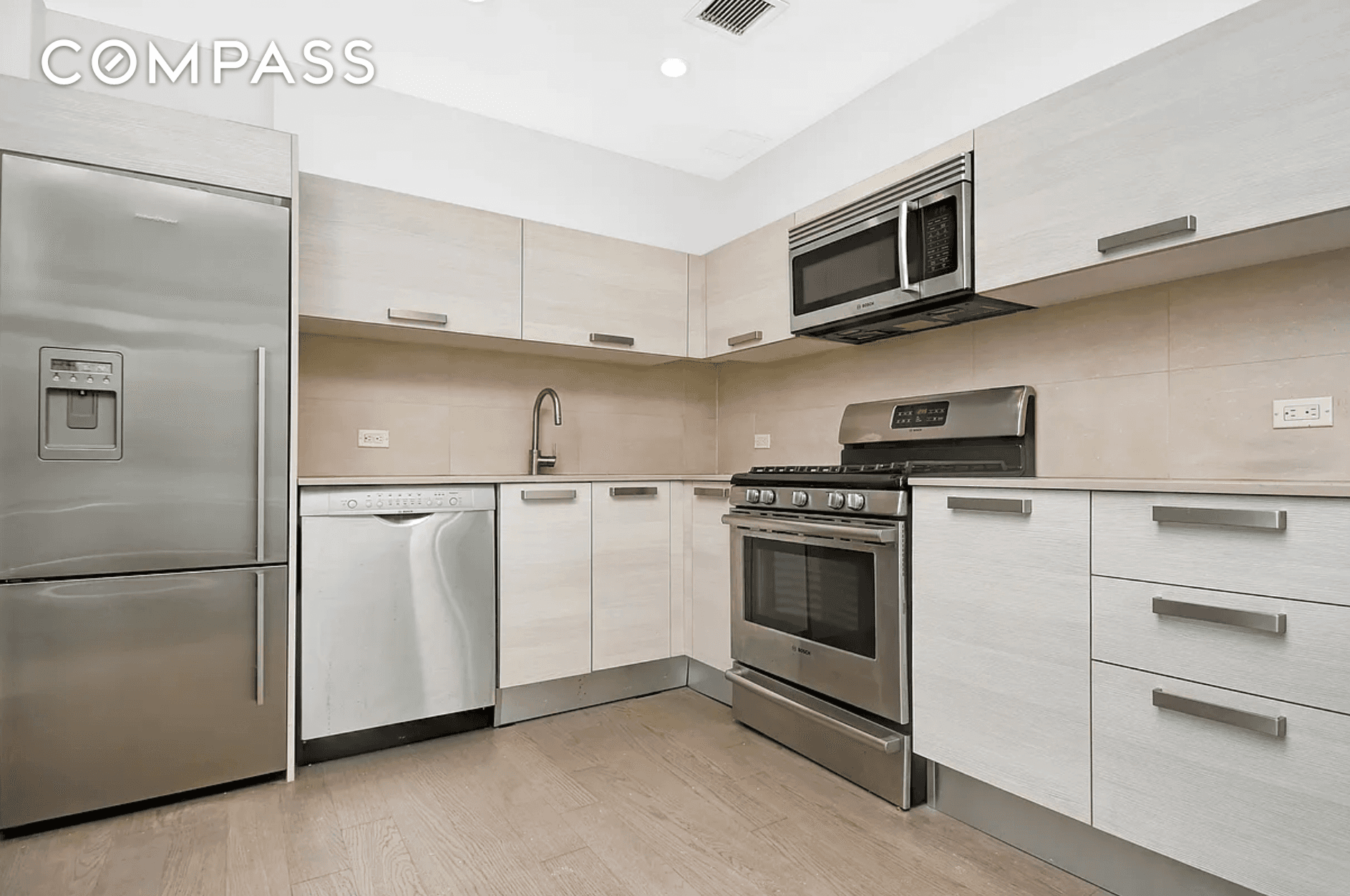 1 Bed 1Bath apartment in the heart of Williamsburg !