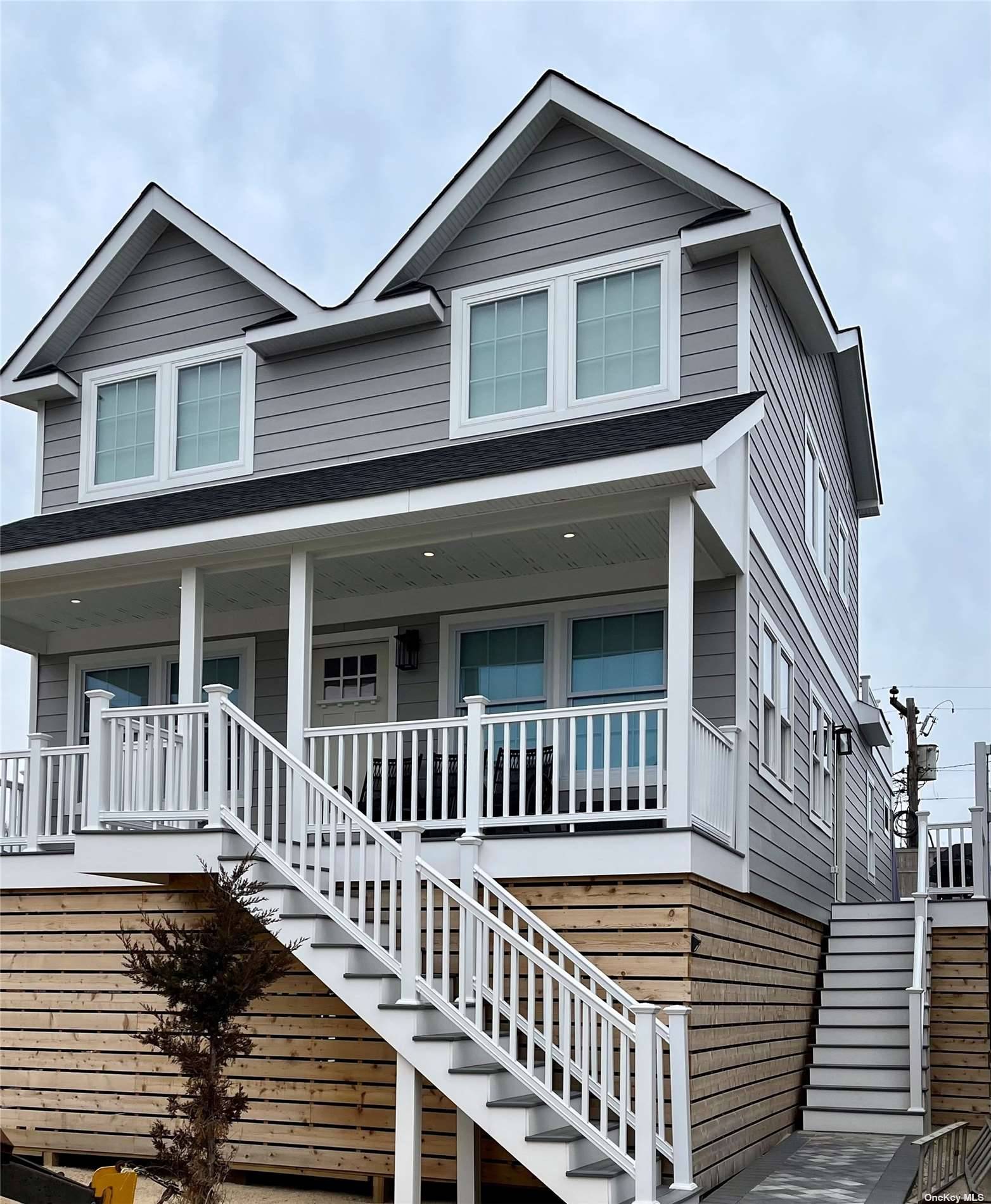 Beautiful 7 Bedroom, 3 5 Bath Stunner that can accomodate plenty of quests with ample room to spare.