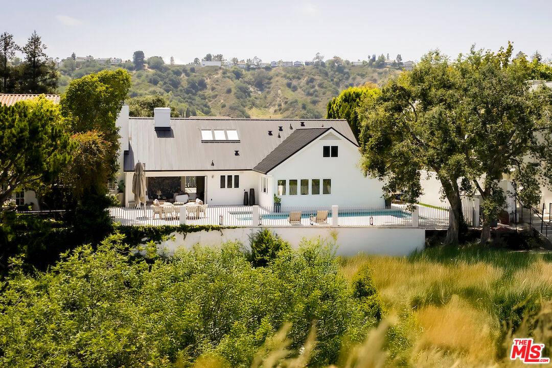 2612   Wallingford Dr 5BR Beverly Hills Post Office | B.H.P.O. La