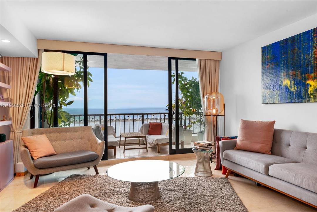 Discover luxury waterfront living in this exceptional 2 bedroom den residence at Villa Regina Brickell.