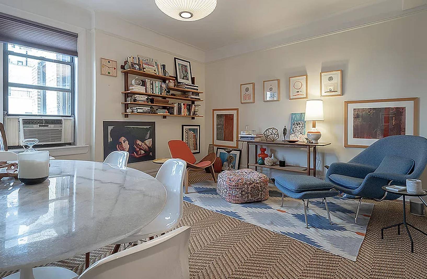 Sunny and mostly south facing 3 bedroom 3 bathroom apartment with spacious an well proportioned rooms.