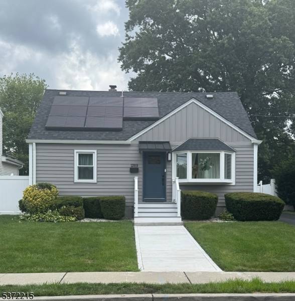 Beautifully Renovated 4 Bedroom Home An Oasis Near It All.