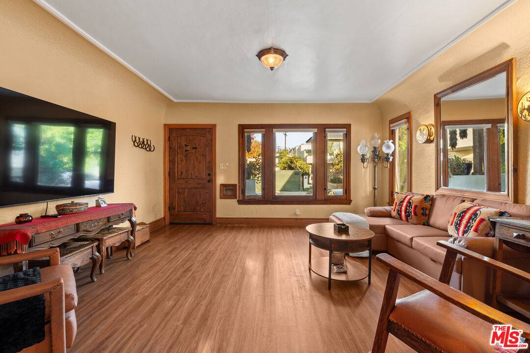 545 Norwich Dr 1BR Beverly Grove La