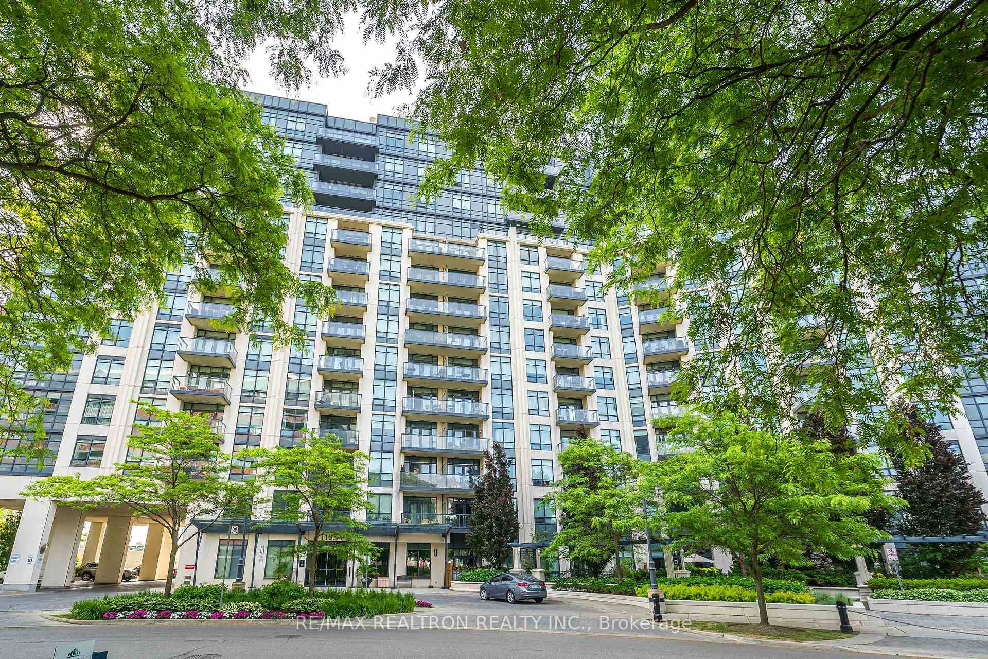 Kingsway Condo, In The Prestigious James Club.