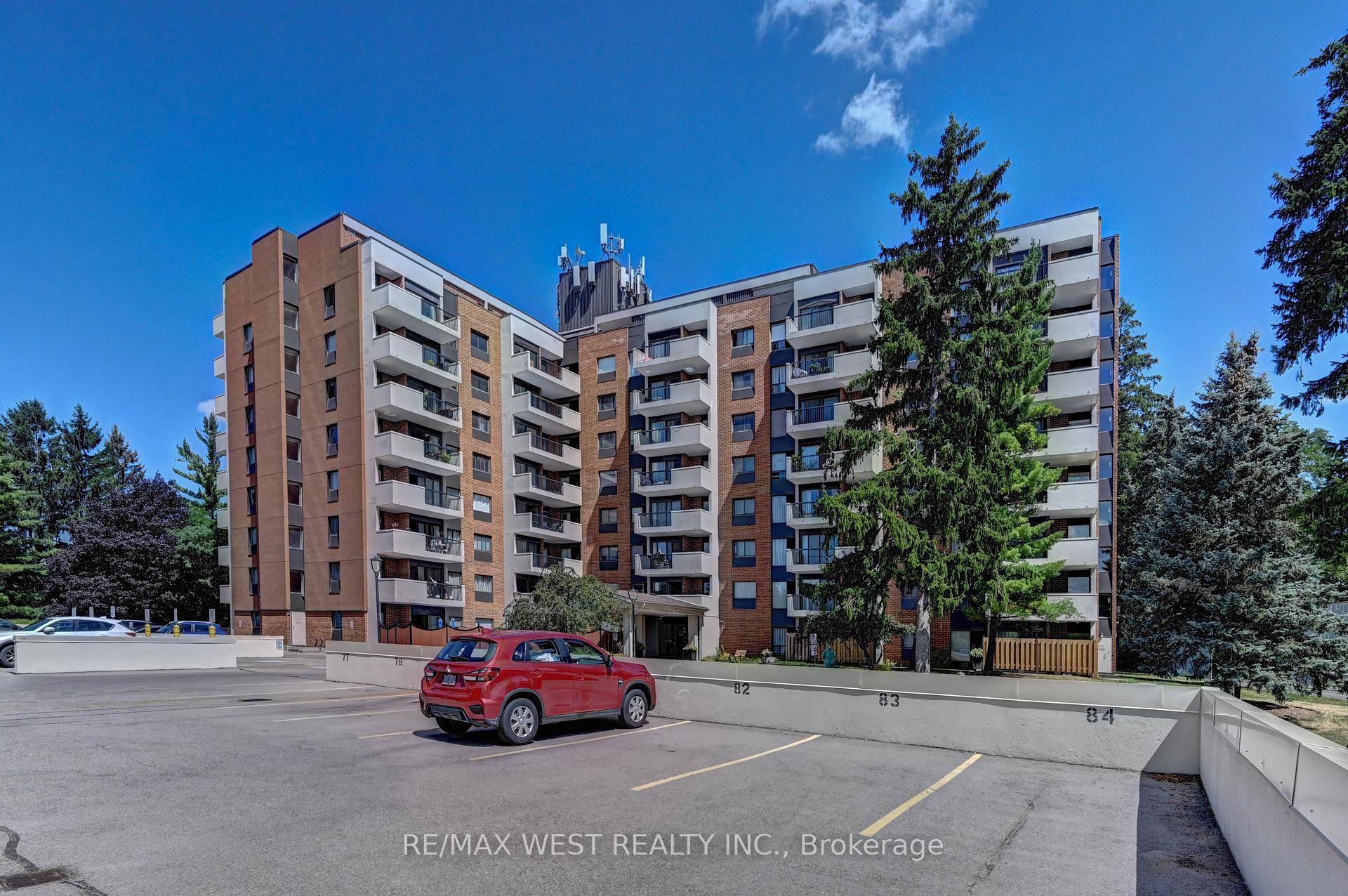 Bright and spacious 2 bedroom, 2 bathroom unit located in the highly desirable Spruce Grove community.