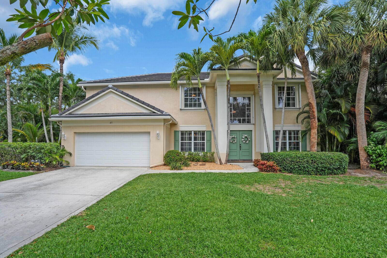Welcome to 471 Oriole Point, a beautifully updated and spacious pool home located on a quiet cul de sac in the highly sought after Egret Landing community in Jupiter.