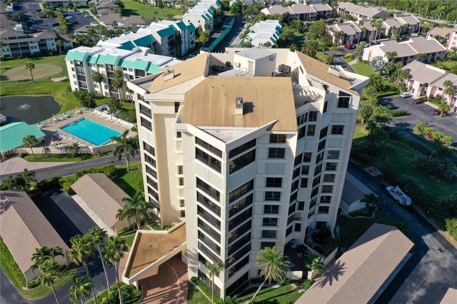 Beautiful views to the Ocean and pool from every room, 2 bedrooms 2 baths, both rooms having their own lanai with beautiful views to the pool and ocean.