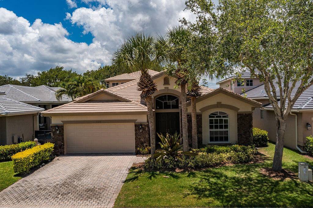 Beautiful 4 Bedroom, 4 Bath Pool Home in Osprey Isles !