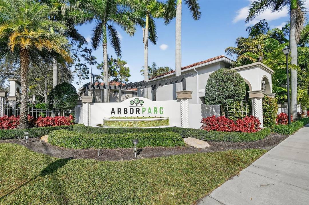 NEW ROOF, NEW FLOORING, LOW HOA, GATED PRIVATE COMMUNITY.