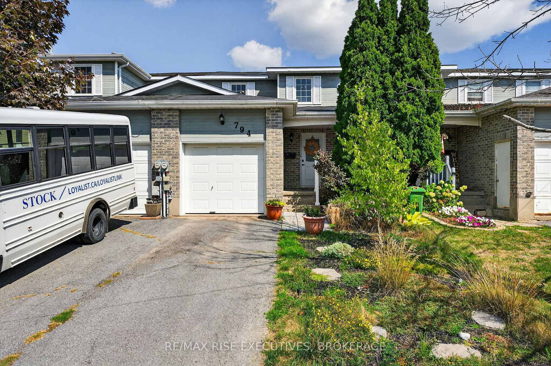 Welcome to 794 Littlestone Crescent, located in the heart of Kingston's desirable west end.