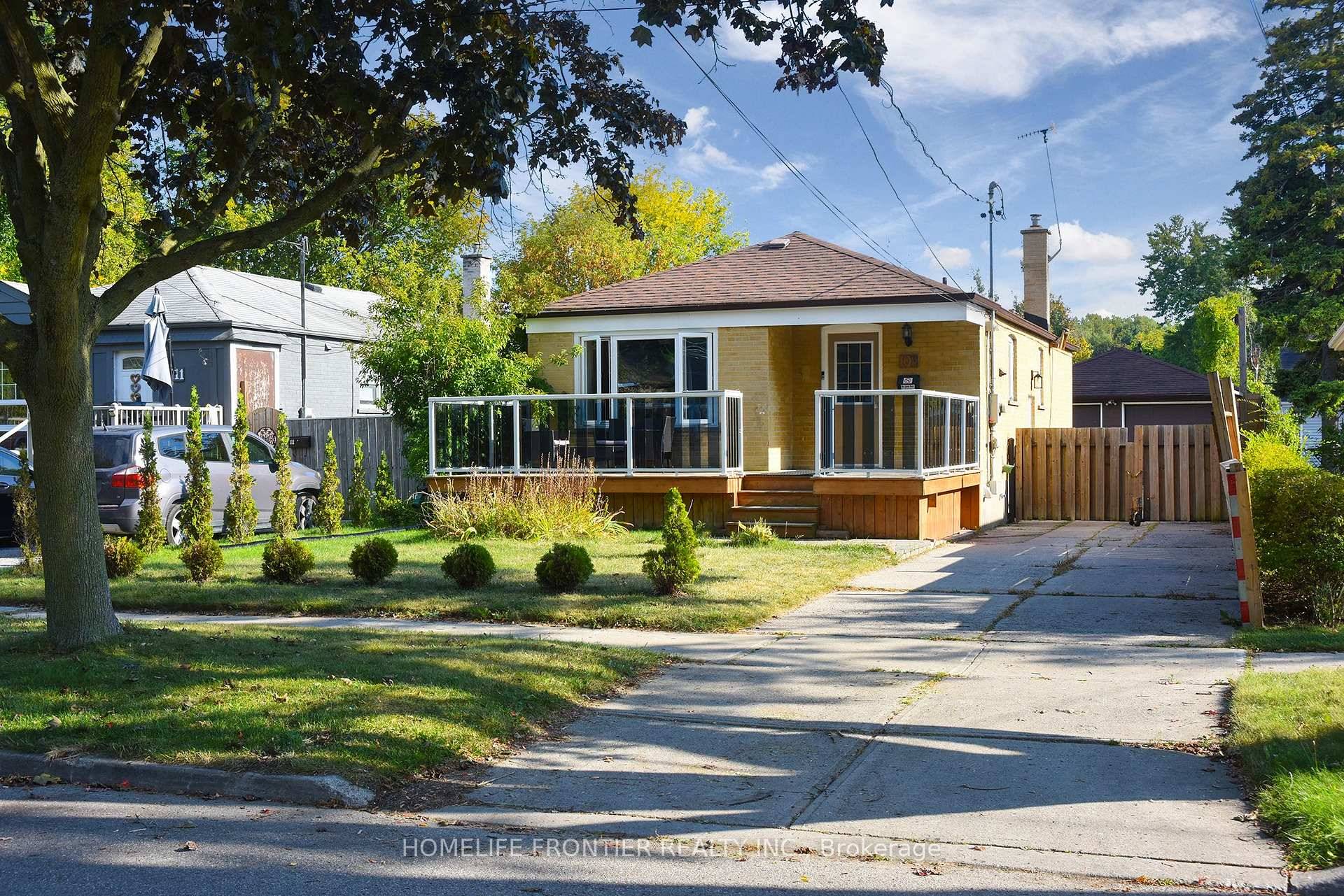 SUNNY BRIGHT 3 1 BED HOUSE ON THE STUNNING LOT OF 40 X 187 FT.