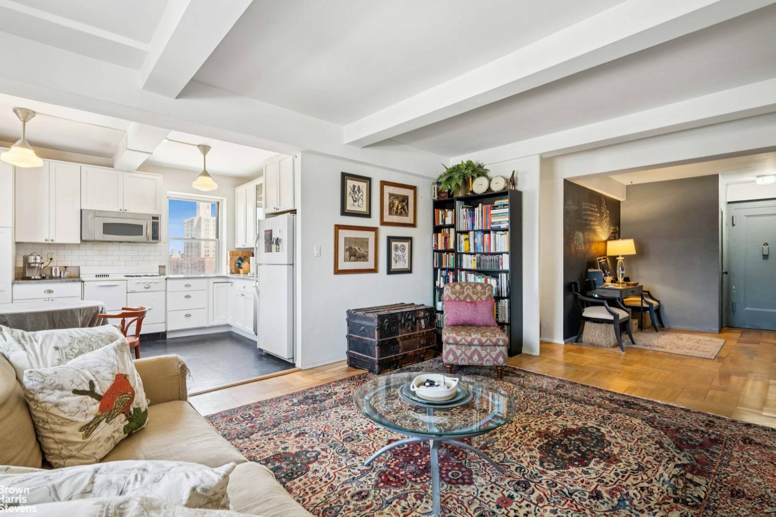 Airy top floor 1 bedroom with western amp ; northern exposures !