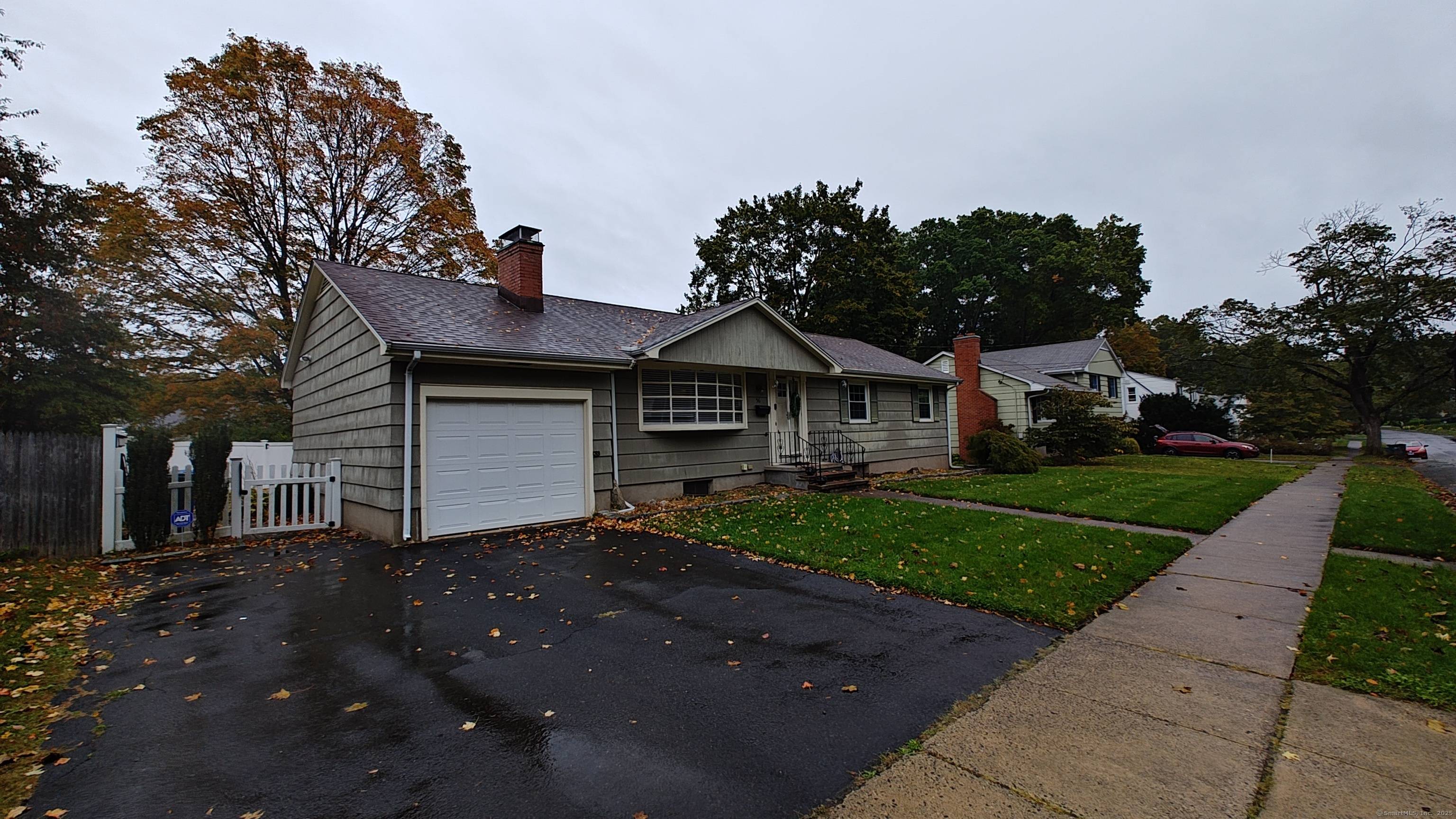 Beautifully maintained and upgraded 3 bedroom, 1.