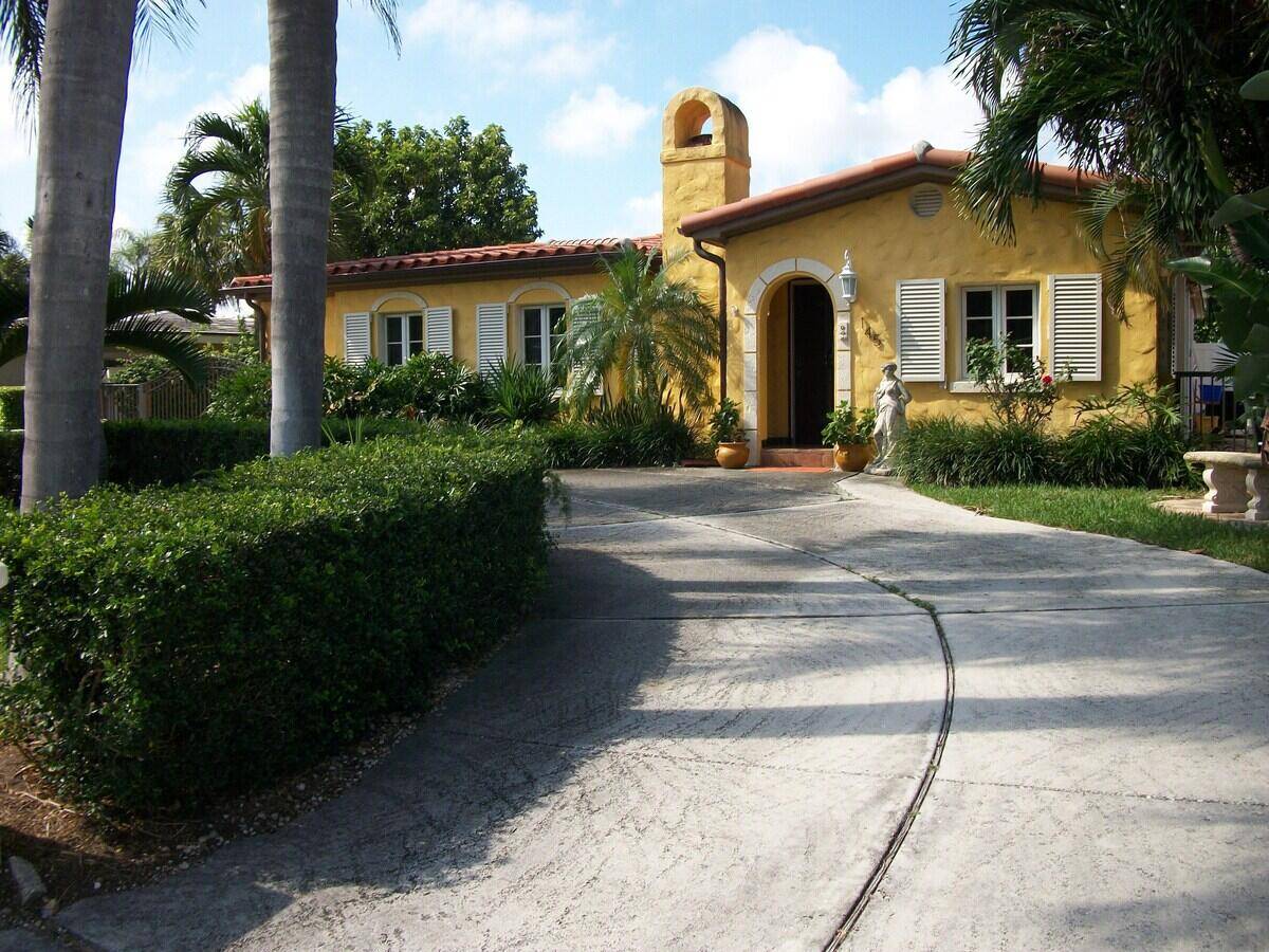 Charming 2 bedroom, 3 bath home with heated pool.