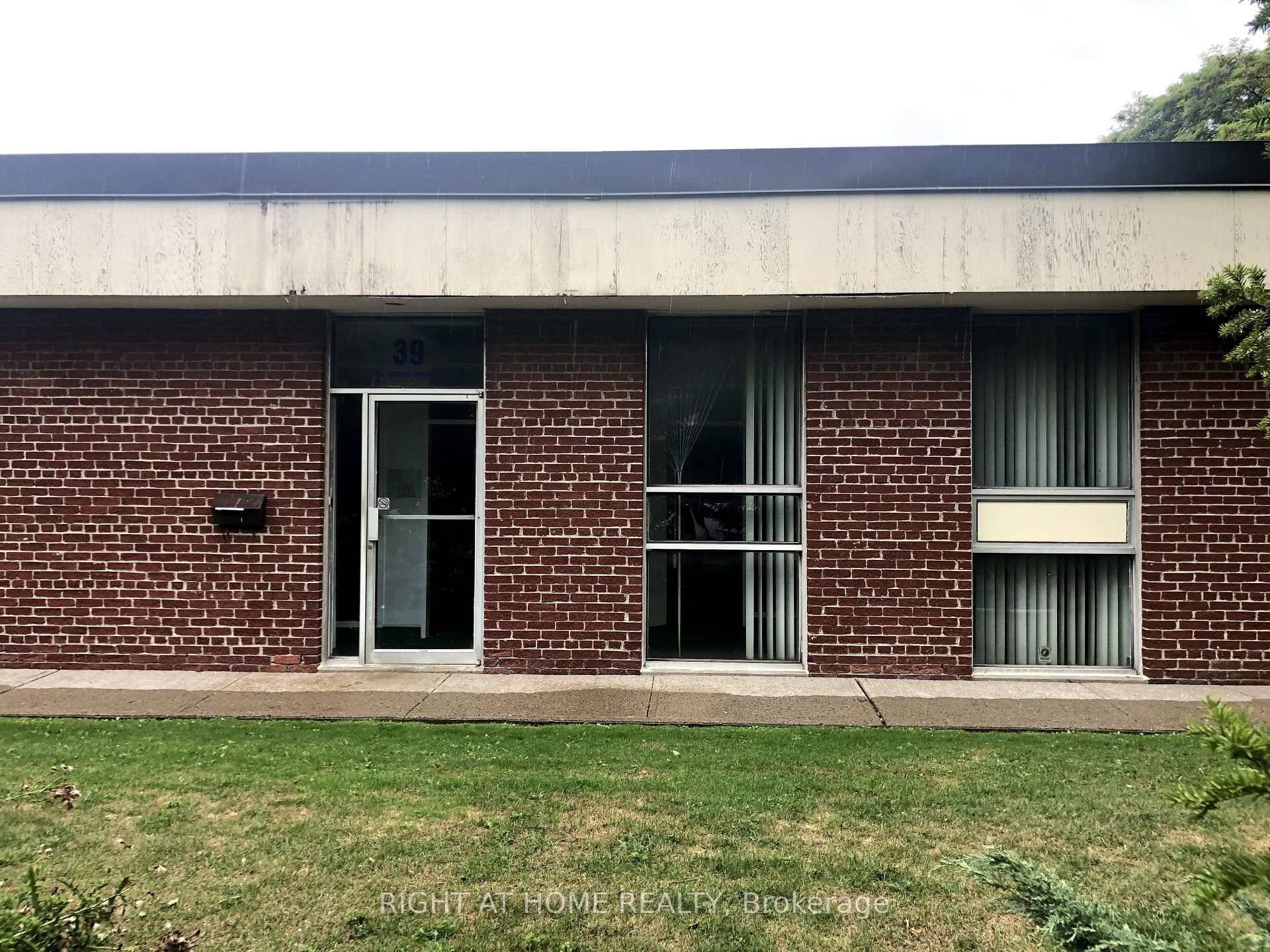 Progress Road Markham Road easy access to Hwy 401 making it a great location for your warehouse.