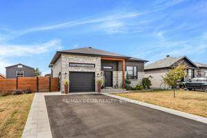 Welcome to this stunning, high end property that truly has it all.