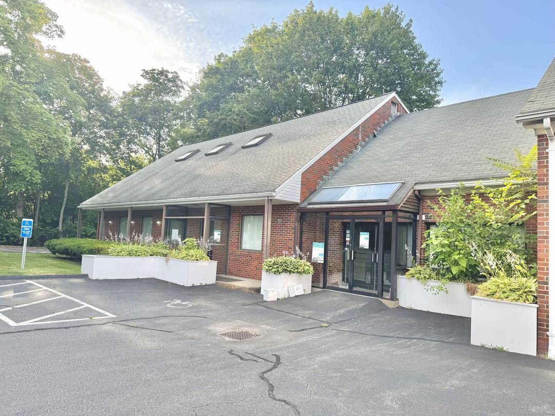 Seize this rare opportunity to lease 5260 sq ft office building.