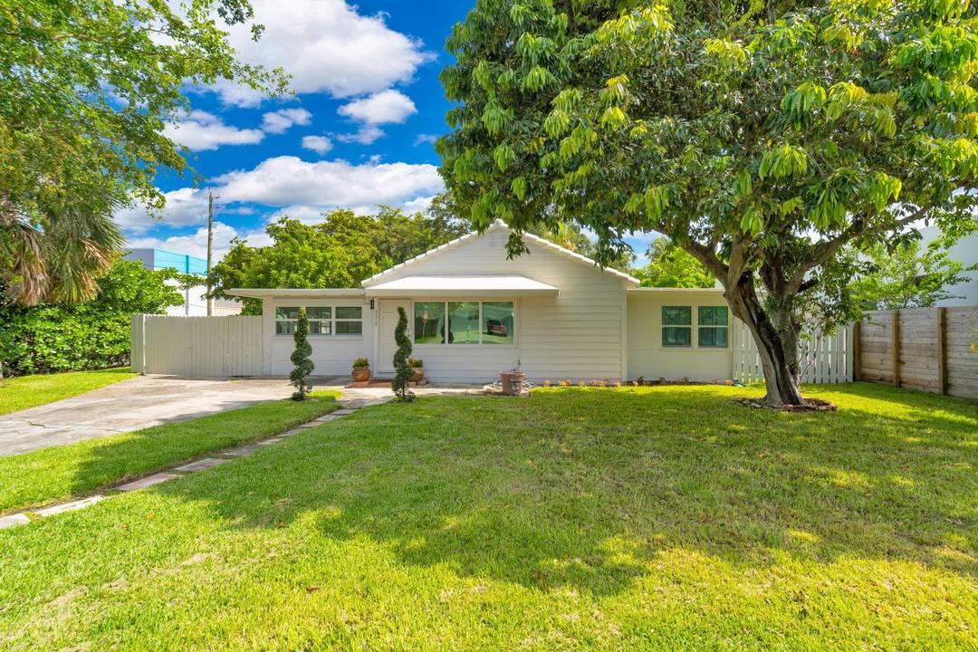 Rent ready 4 bedroom 2 bath home within walking distance to Aioli.