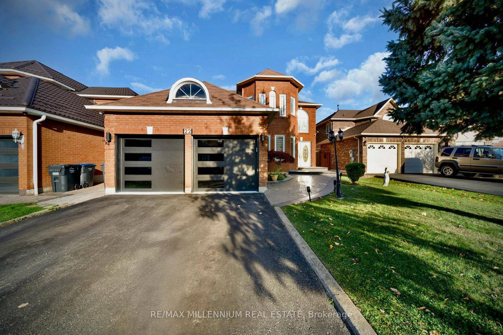 Nestled In A Private Cul De Sac, This Immaculately Maintained, Fully Renovated Home OffersUnparalleled Privacy amp ; Charm, With A Lot Backing Onto A Children's Park And No Backyard Neighbours.