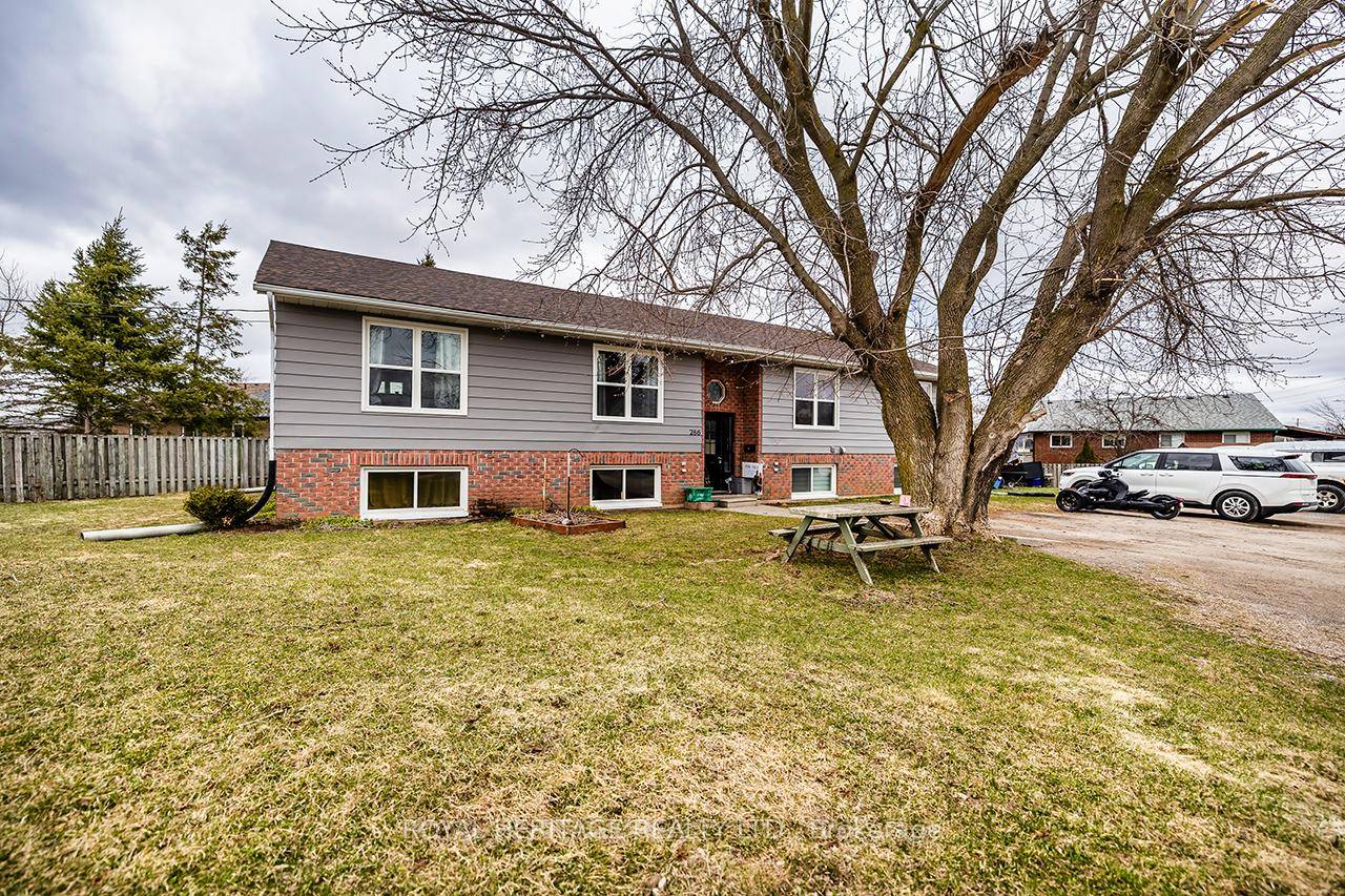 Fantastic Investment Opportunity in the Heart of Lindsay !