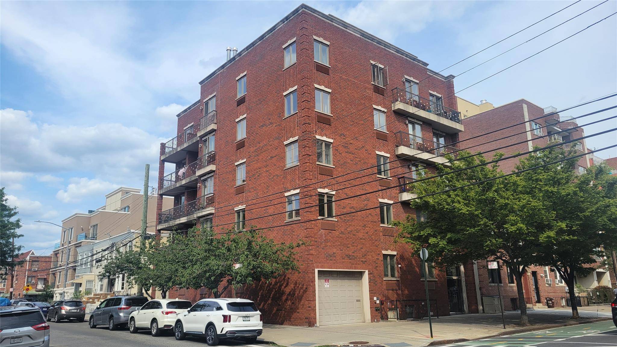 Modern 2 Bedroom, 2 Bathroom Condo at The Luxe Private Parking available for an extra fee.