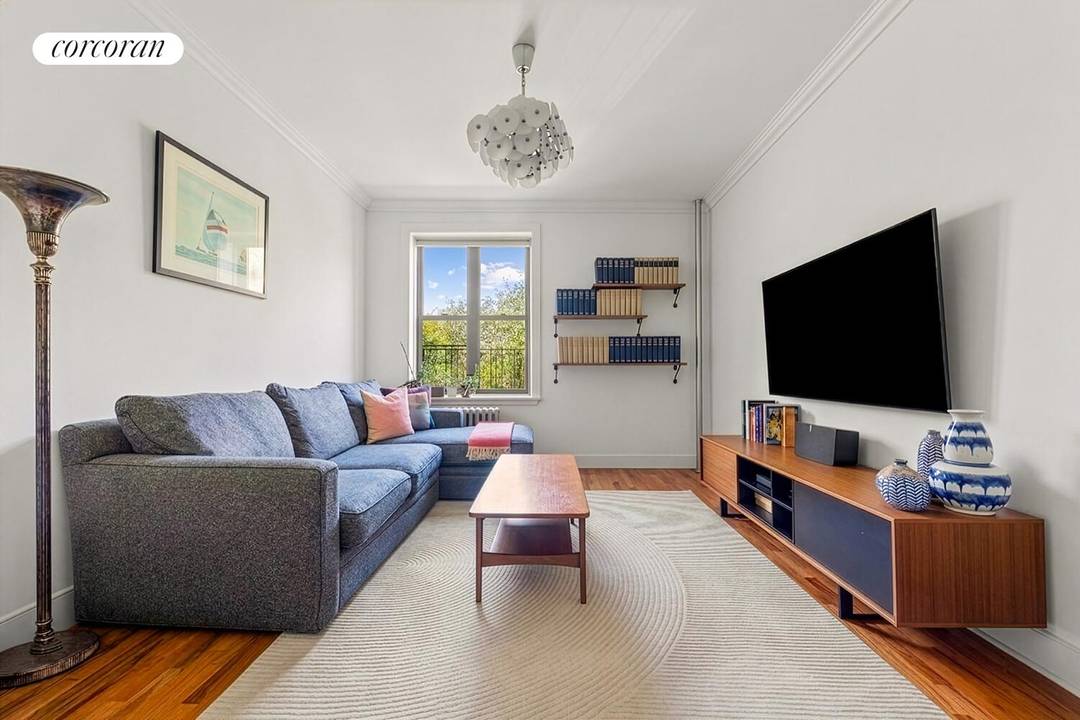 710 Riverside Drive, Unit 3E Hamilton Heights Condo with Park Views Welcome to 710 Riverside Drive, Unit 3E a beautifully renovated pre war condominium located in the heart of Hamilton ...