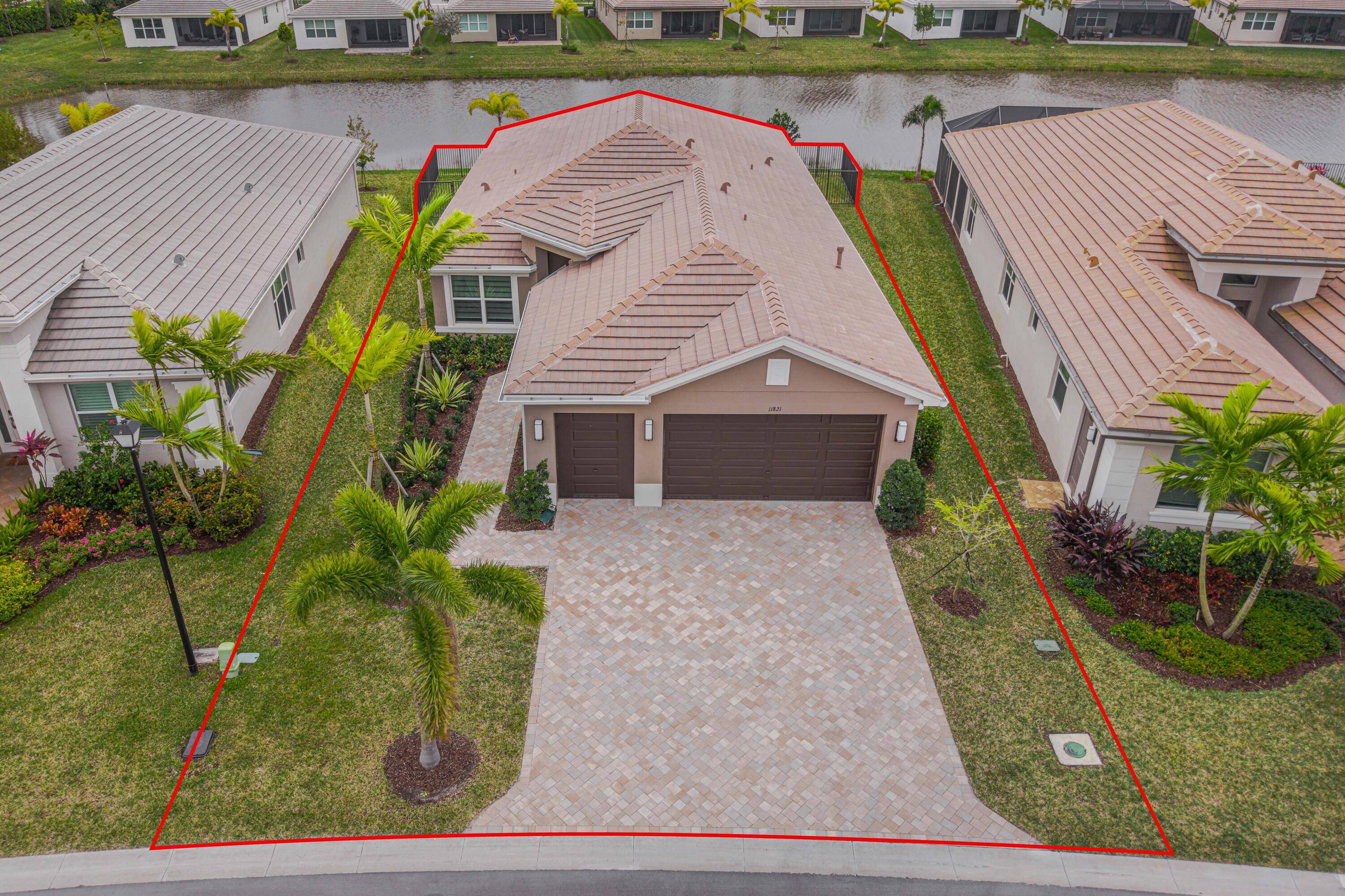 Resort style Living in Riverland ''Valencia Grove'' a 55 gated community.