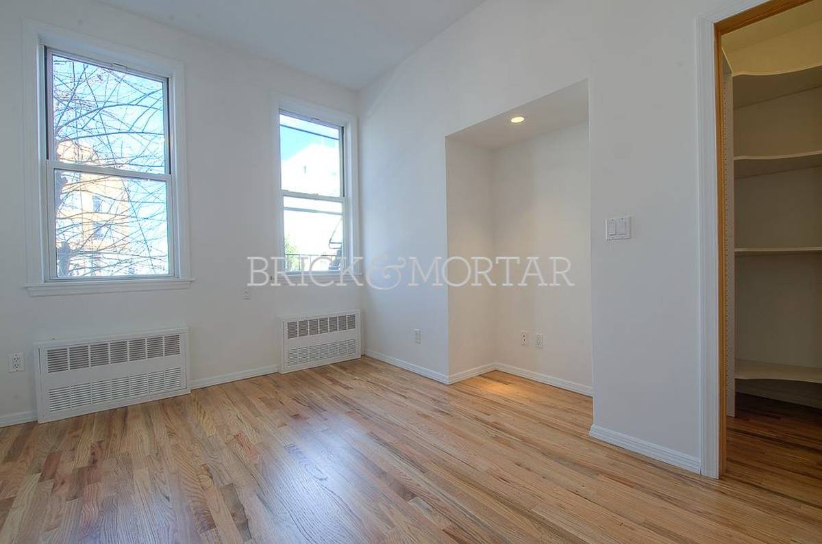 OUR THOUGHTS We really adore this apartment which sits in a petite building on a lovely tree lined street.