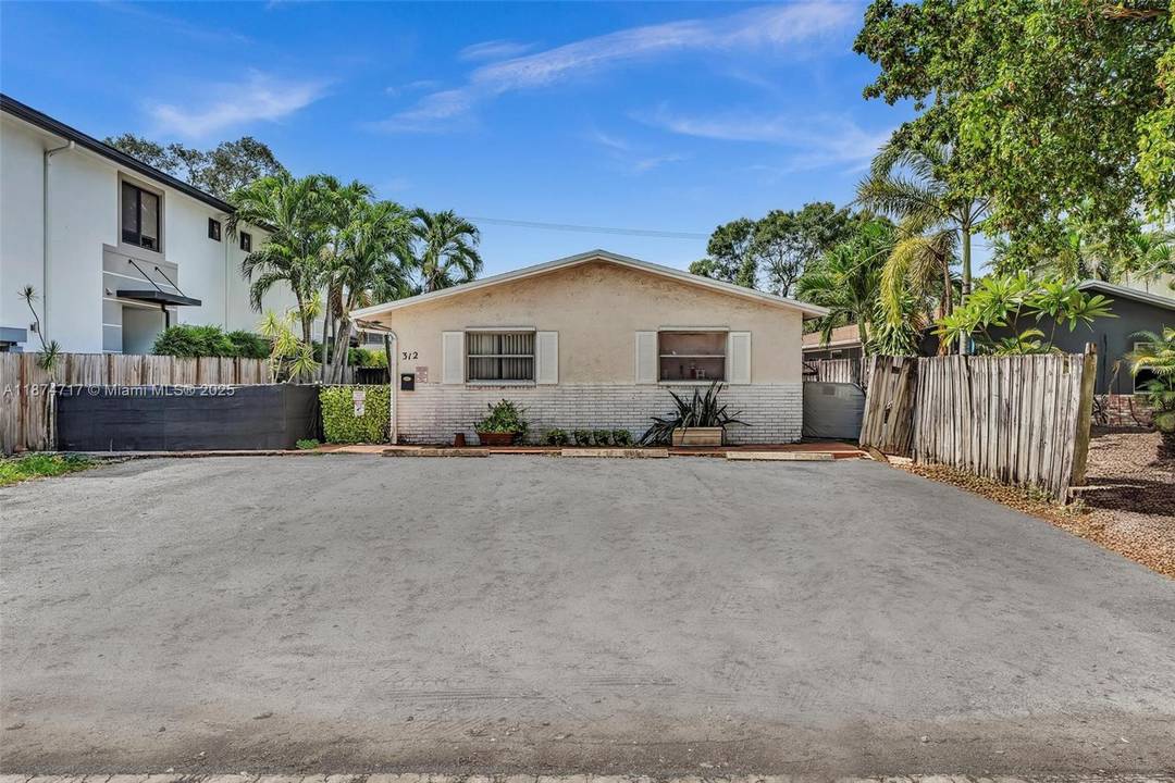 Welcome to this versatile attached duplex located in the desirable Tarpon River neighborhood of Fort Lauderdale.