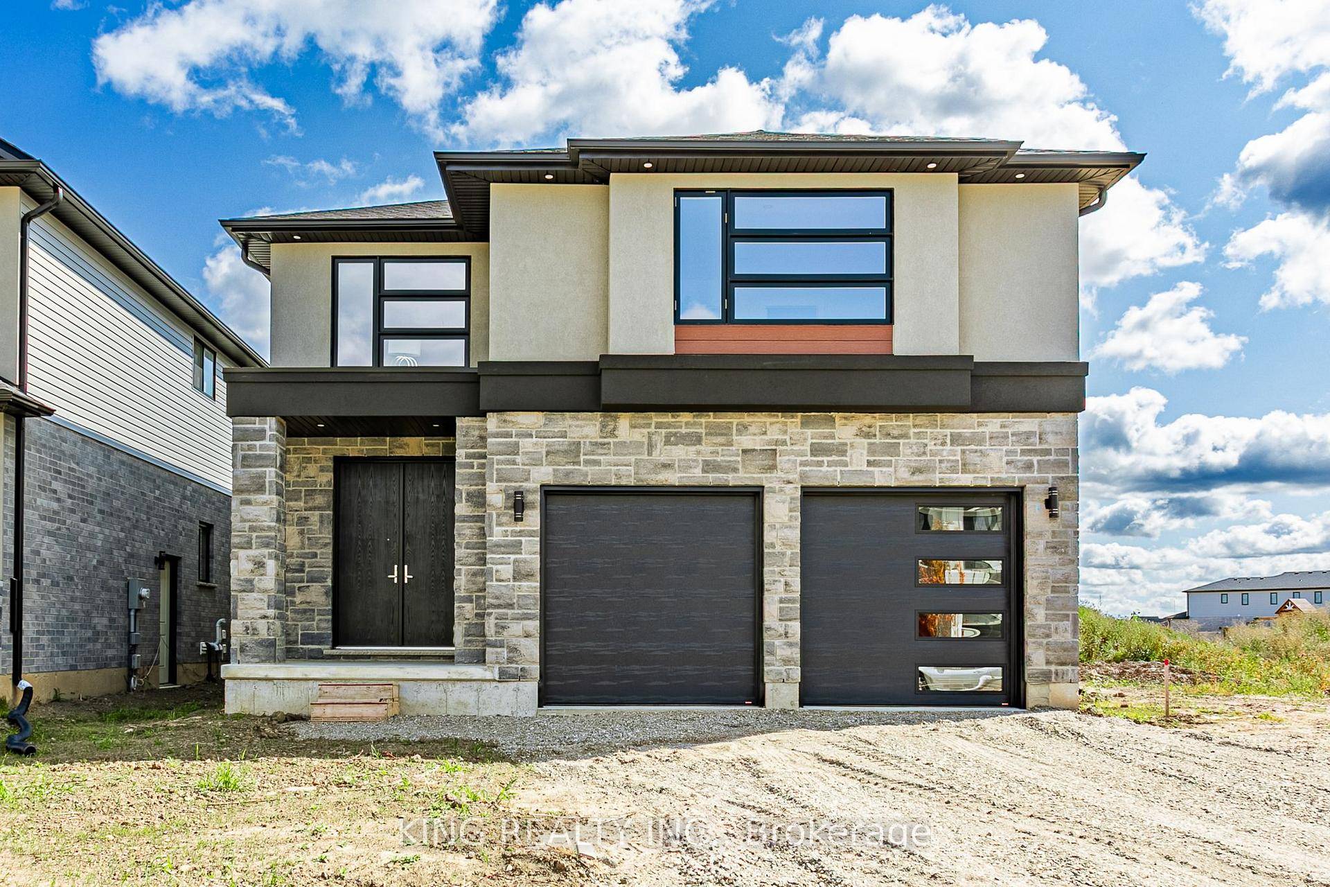 LEGAL DUPLEX Welcome to 1919 Evans Blvd, a stunning luxury home nestled in the highly desirable Summerside neighbourhood of South London.