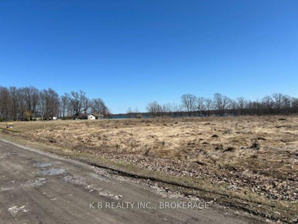 Escape to Rural Living on Wolfe Island !