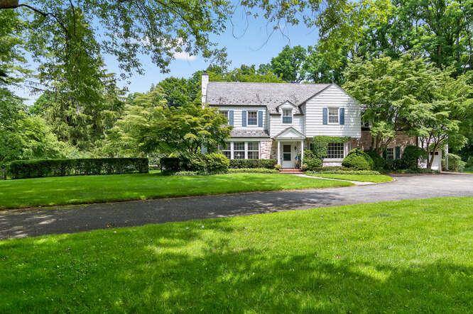 Welcome to 273 Bayville Road A Private 1.