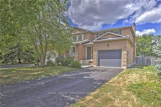 Executive 4 Bedroom, 4 Bath Semi, Ideally Located On A Quiet, Family Friendly St In River Oaks !