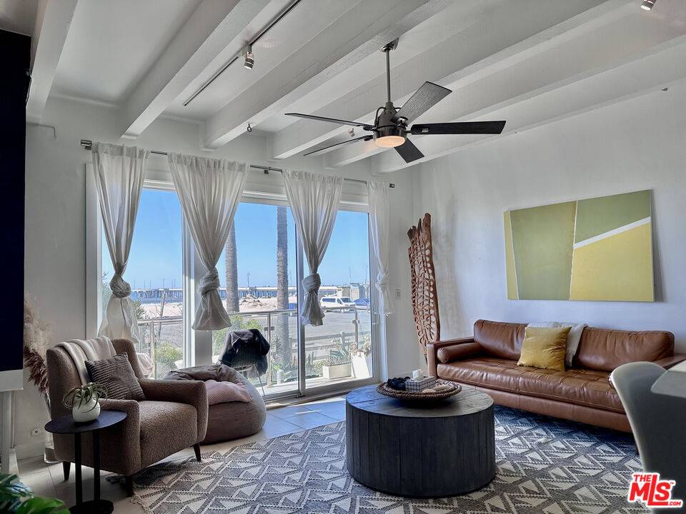 3215 Ocean Front Walk 3BR Marina Del Rey La