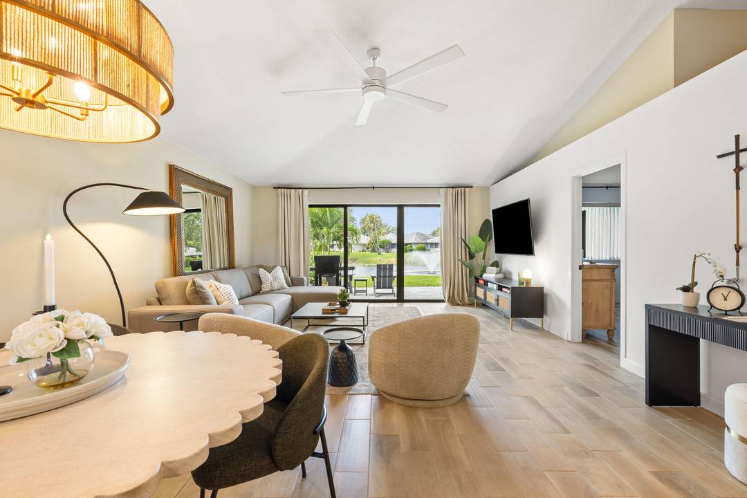 Welcome to the charming Club Cottage, nestled in the vibrant PGA National community.