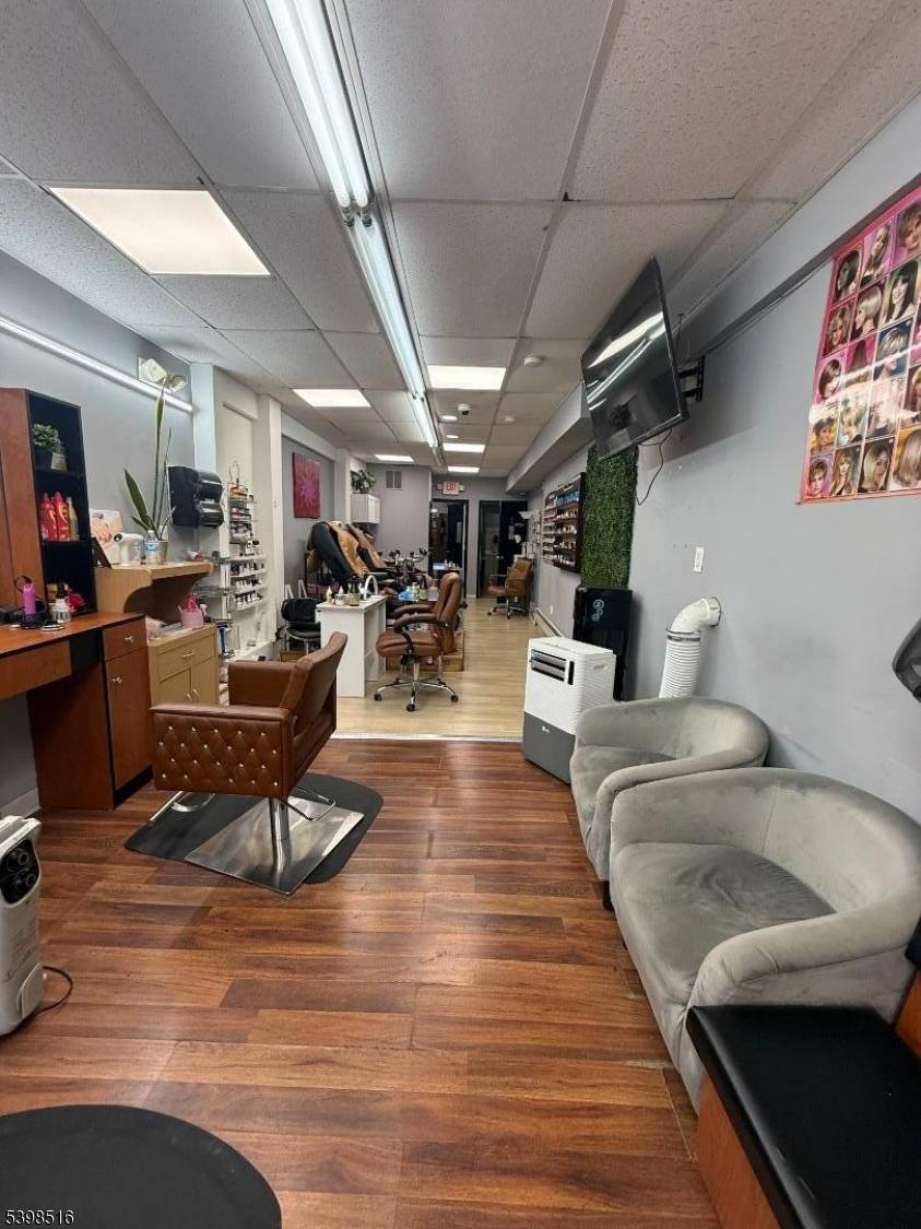 LOOKING FOR A PROPERTY THAT CHECKS THE LOCATION VISIBILITY, AND INCOME POTENTIAL BOXES ALL AT ONCE ?