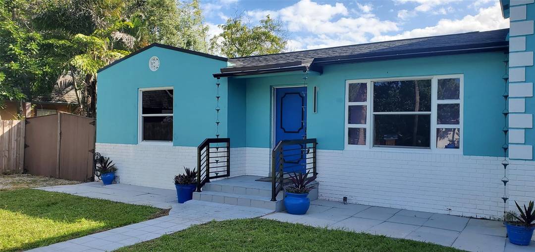 Welcome to your Private Oasis minutes away from the beach.