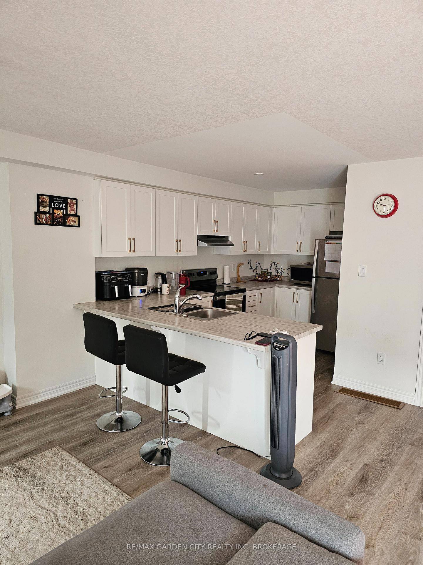 This newly built townhome in McQuesten, Hamilton offers a modern and comfortable living space with 2 spacious bedrooms and 2.