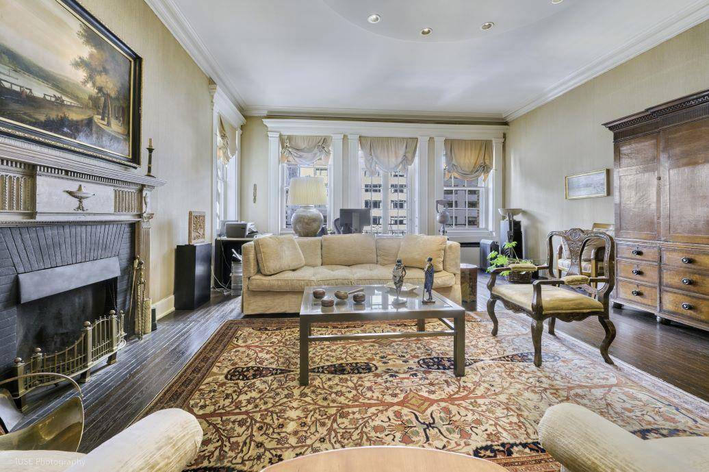 Welcome to 535 Park Avenue, an exquisite pre war cooperative designed by Herbert Lucas and built in 1909.