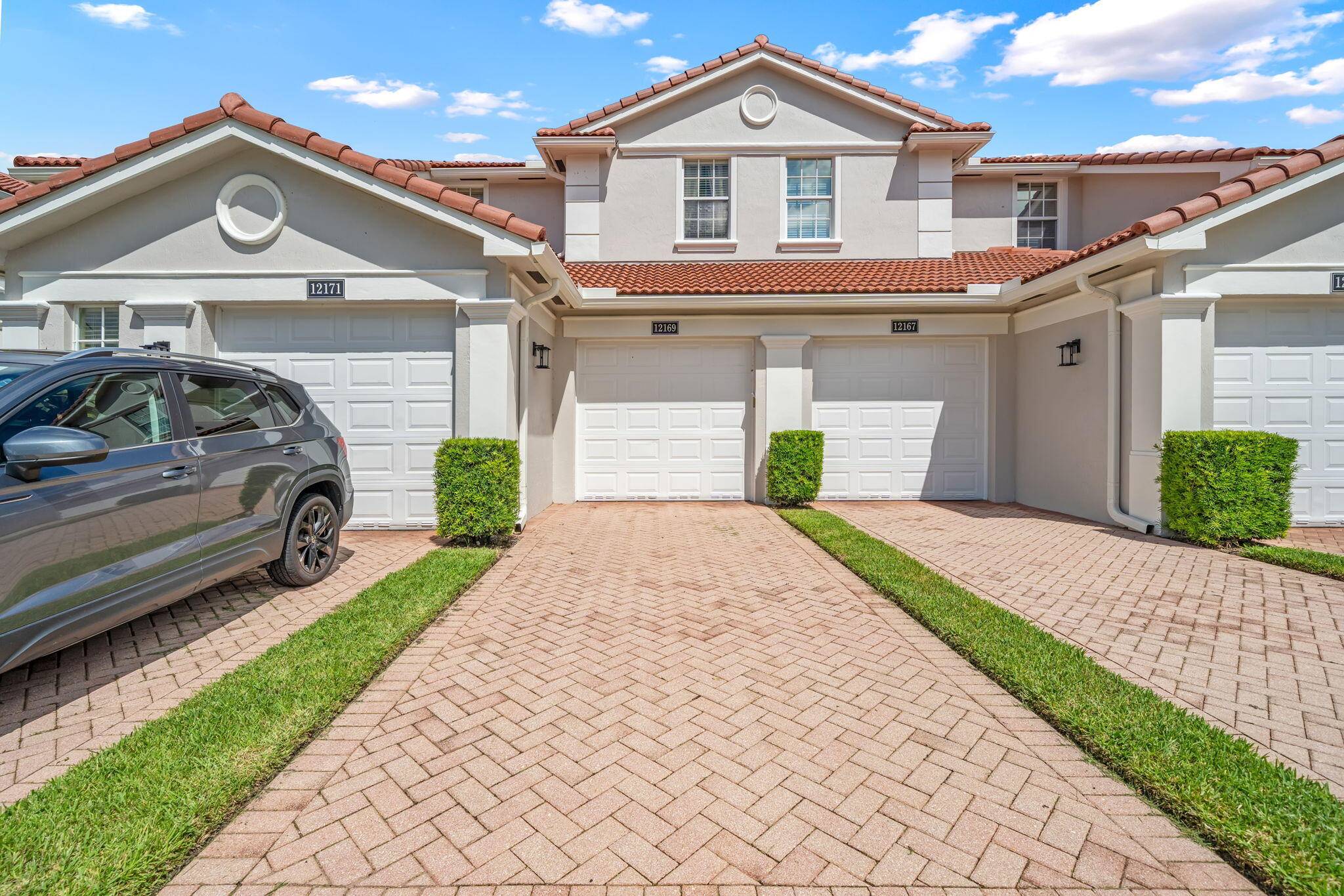 Enjoy every day lakeside in this 3BR 2BA first floor condo at Mayfair, Wellington's 55 community.