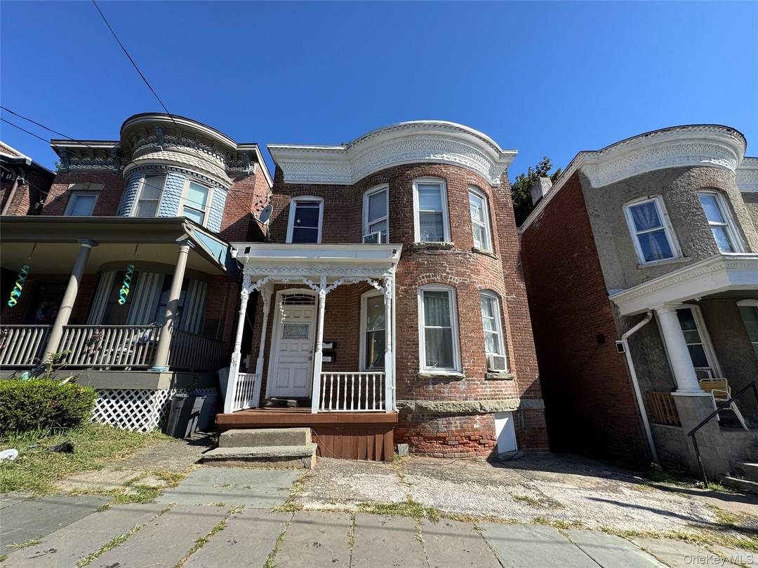 Investment Opportunity Fully Attached Brick 2 Family in Newburgh This solid, fully attached brick 2 family property in the heart of Newburgh presents a prime investment opportunity with strong cash ...